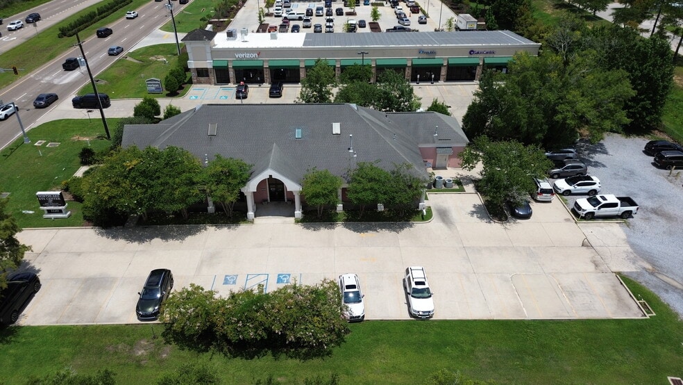 More Photos Of 1120 US-190, Covington Healthcare For Lease