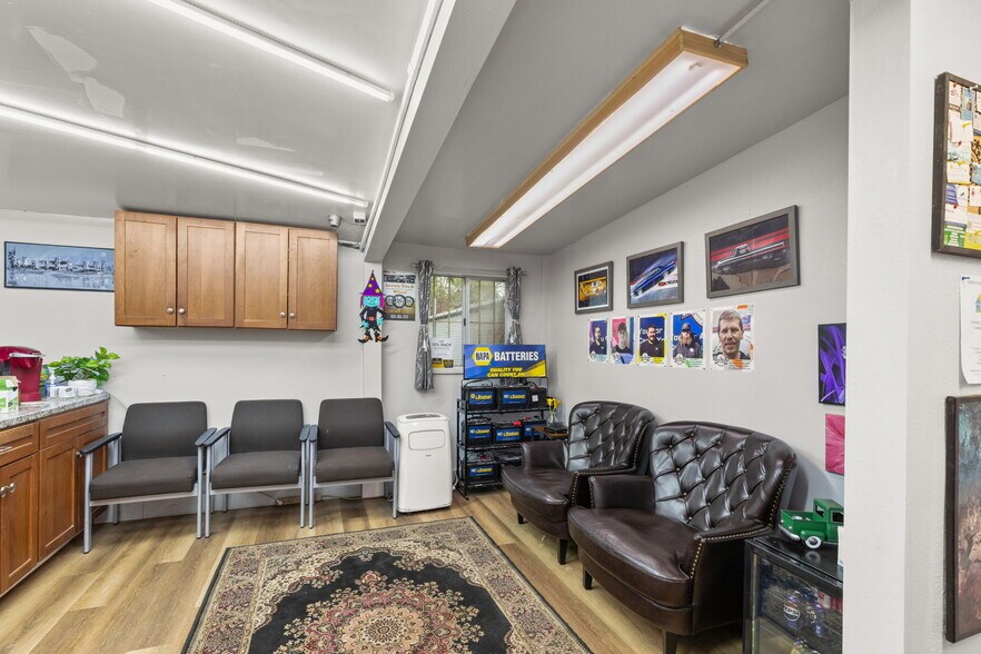 More Photos Of 104 NE 80th Ave, Portland Warehouse For Sale