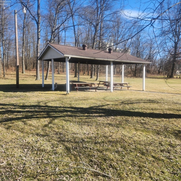 More Photos Of 3096 State Route 99 S, Willard General Retail For Sale