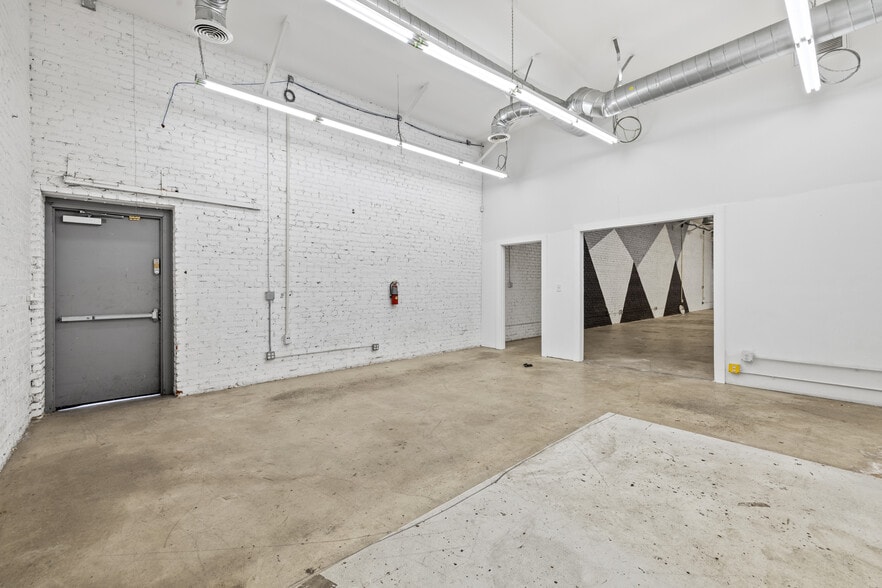 More Photos Of 1931 Bay St, Los Angeles Showroom For Lease