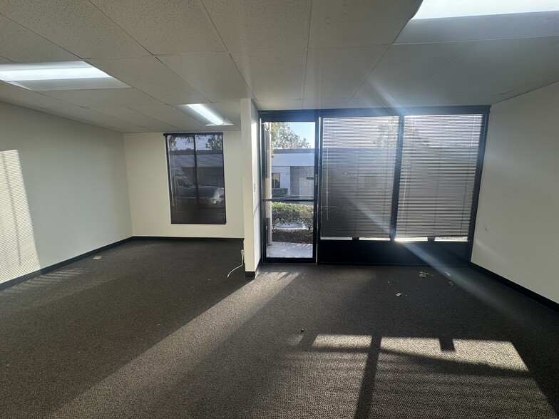 More Photos Of 2633 E 28th St, Signal Hill Research And Development For Lease