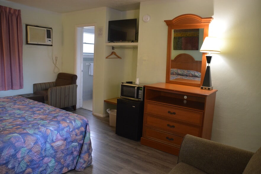 More Photos Of 16872 SE Highway 19, Cross City Hotel For Sale