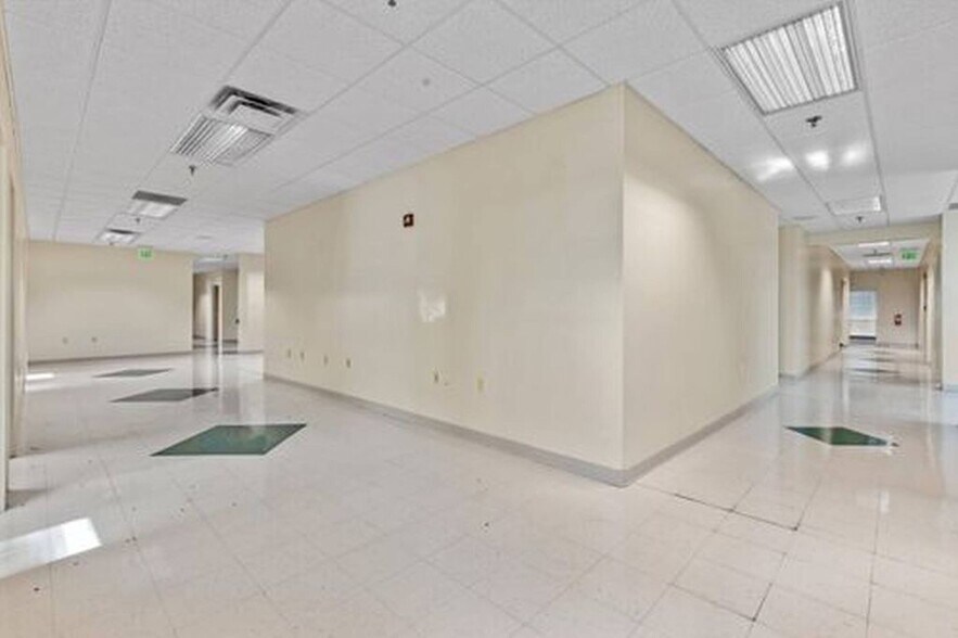 More Photos Of 1845 Midpark Rd, Knoxville Office For Lease