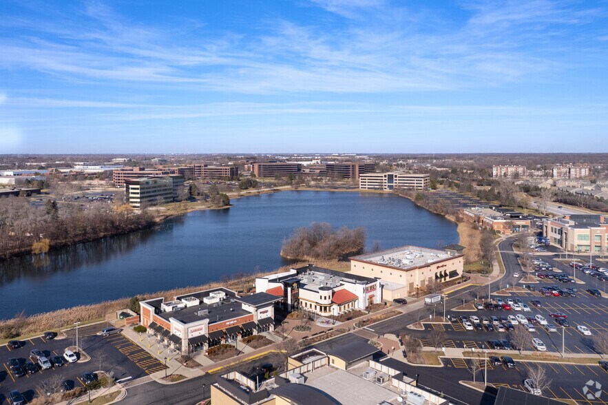 More Photos Of 930 Milwaukee Ave, Lincolnshire Unknown For Lease