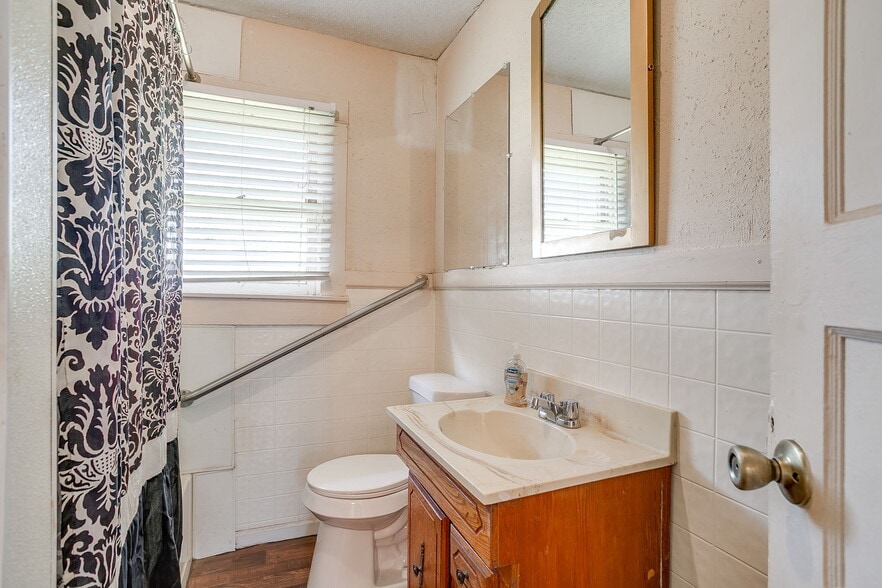 More Photos Of 1504 Bus Rte 1187, Crowley Freestanding For Sale