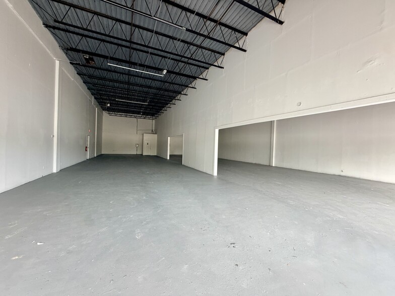 More Photos Of 3927-3999 NW 19th St, Lauderdale Lakes Unknown For Lease