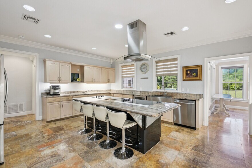 More Photos Of 1498 Markham Woods Rd, Longwood Flex For Sale