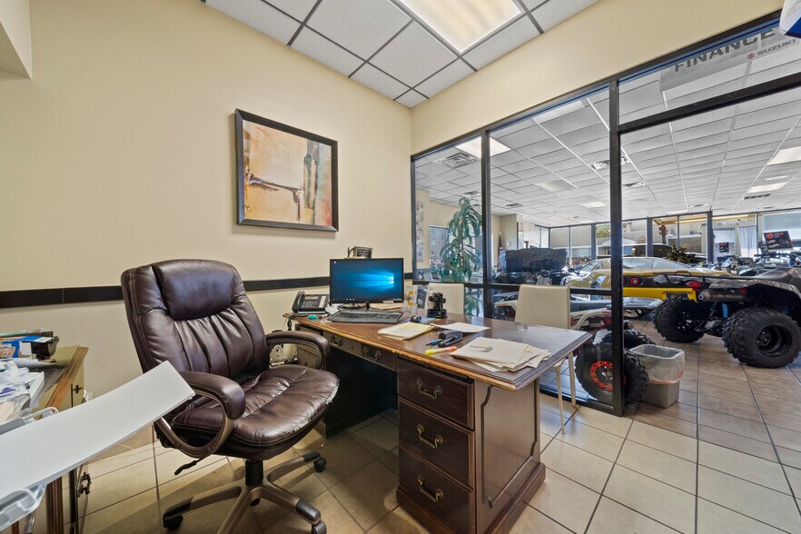 More Photos Of 2007-2015 E 11th St, Tulsa Auto Dealership For Sale