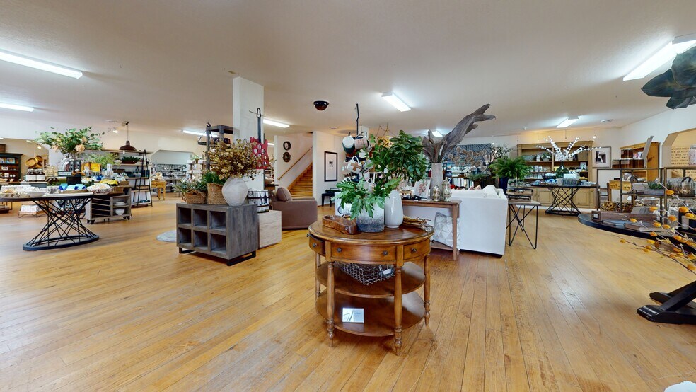 More Photos Of 225 SE 21st St, Grand Rapids Storefront Retail Office For Sale