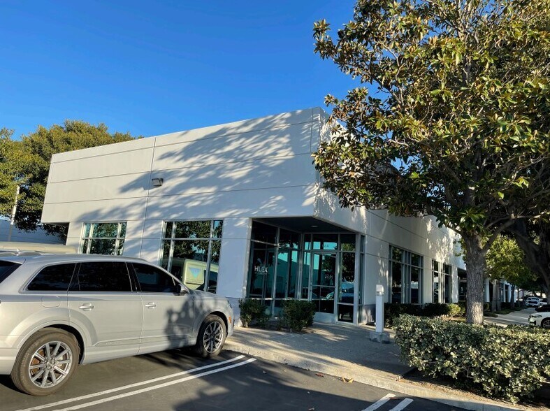 More Photos Of 192 Technology Dr, Irvine Light Distribution For Lease