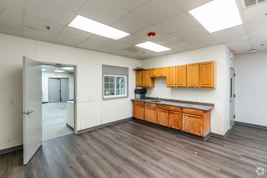 More Photos Of 3211 Bramer Dr, Raleigh Showroom For Sale