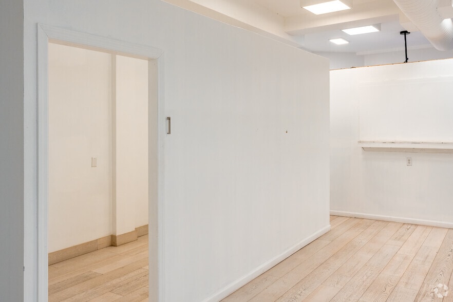 More Photos Of 137 Hudson St, New York Storefront For Lease