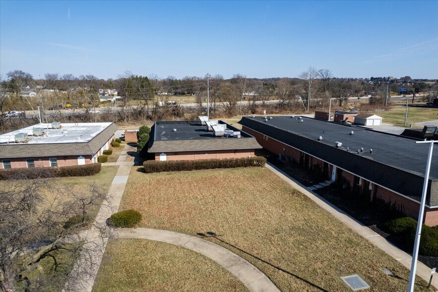 More Photos Of 1784 4th Ave, York Office For Sale