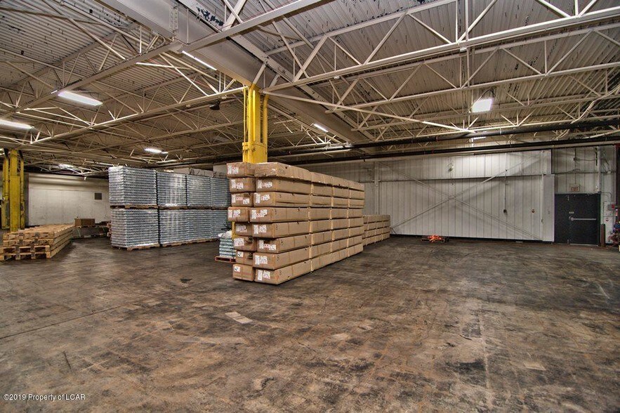 More Photos Of 220 Oak Hill Rd, Mountain Top Distribution For Sale