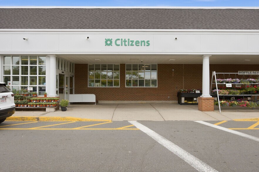More Photos Of 2 Elm St, Woburn Freestanding For Lease