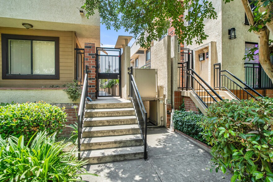 More Photos Of 1207 N Columbus Ave, Glendale Apartments For Sale