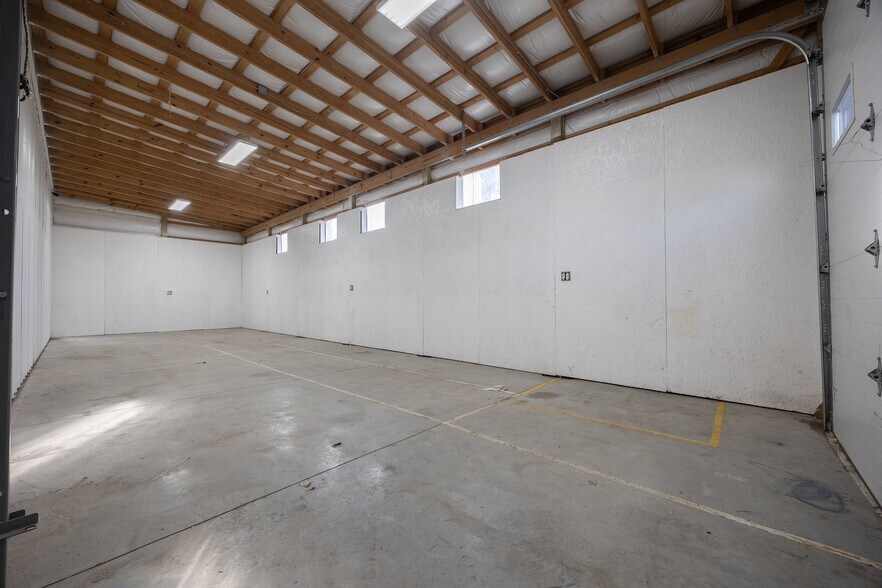 More Photos Of 1245 Memory Ln, Columbus Warehouse For Lease