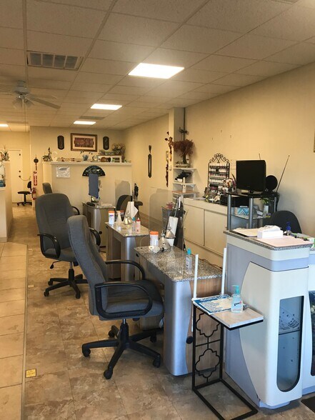 More Photos Of 2130 Main St, Longmont General Retail For Lease