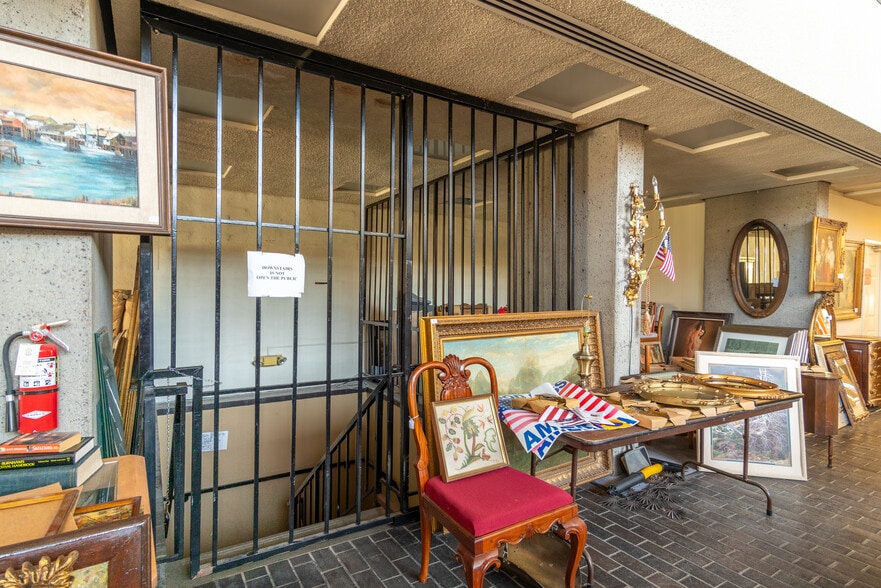 More Photos Of 449 Alvarado St, Monterey General Retail For Sale