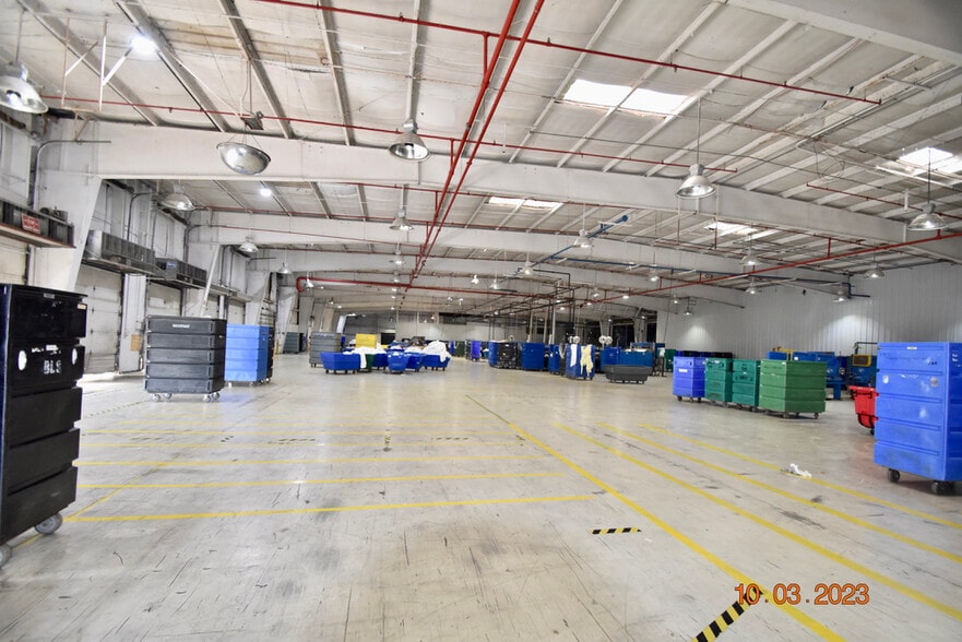 More Photos Of 956 N Broadway St, Greenville Distribution For Sale