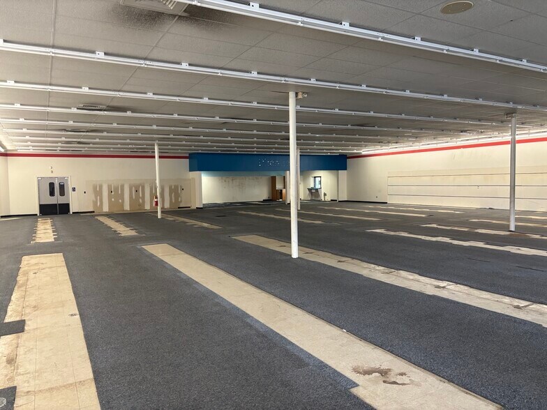 More Photos Of 315 3rd St NW, Attalla Drugstore For Sale