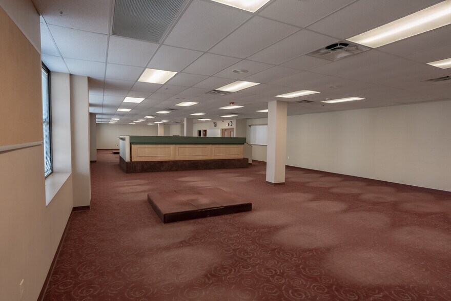 More Photos Of 253 E Washington St, New Castle Office For Lease