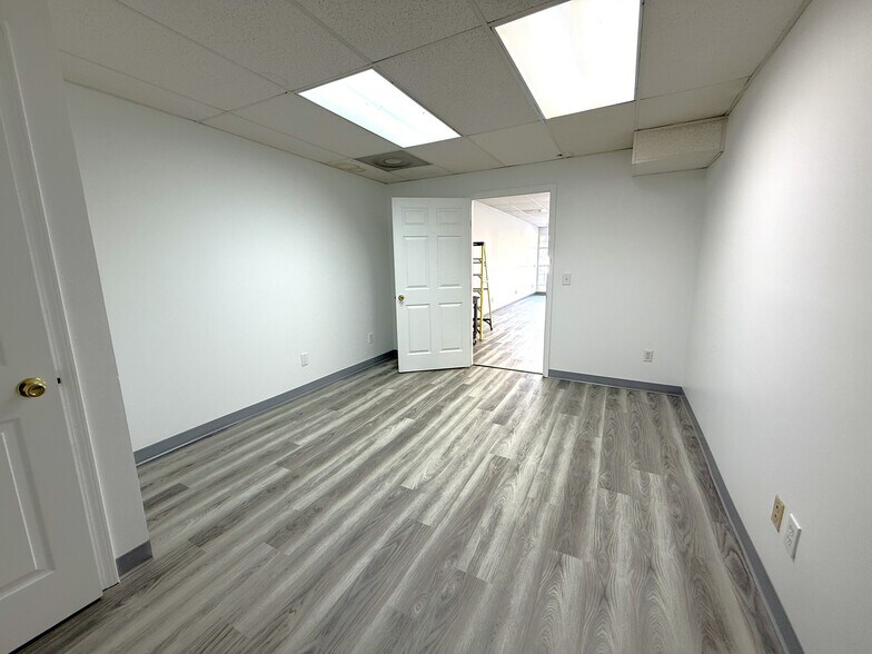 More Photos Of 207 W Main St, Mayodan Storefront Retail Residential For Sale