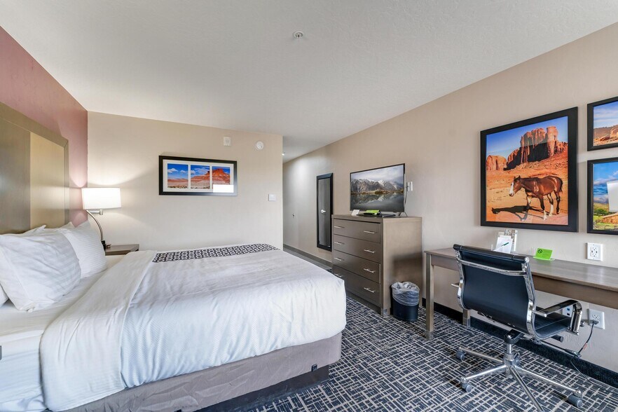 More Photos Of 465 S 100 E, Kanab Hospitality For Sale