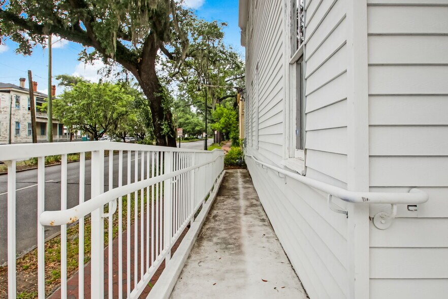 More Photos Of 422 W 43rd St, Savannah Storefront Retail Office For Sale