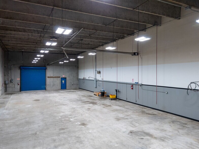 More Photos Of 1555-1557 SE Crystal Lake Dr, Corvallis Warehouse For Lease
