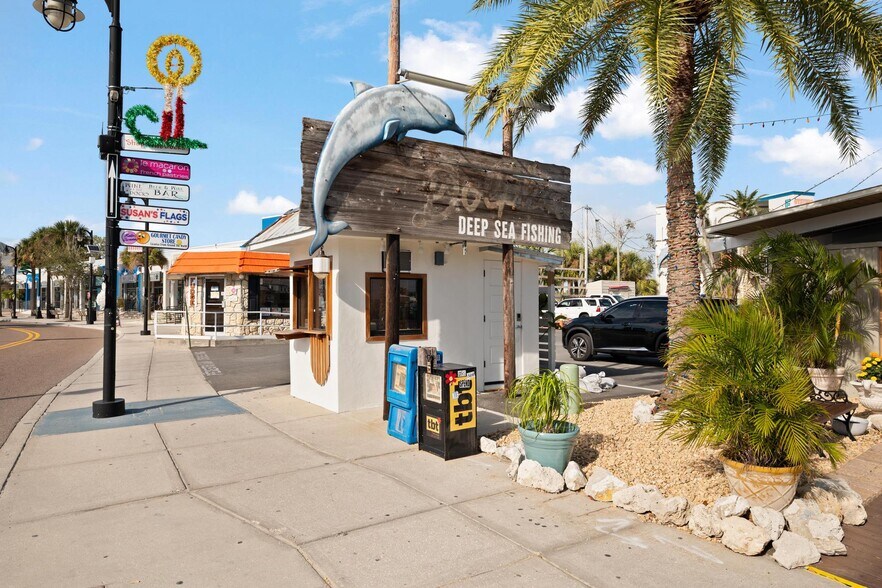 More Photos Of 810 Dodecanese Blvd, Tarpon Springs Marina For Sale