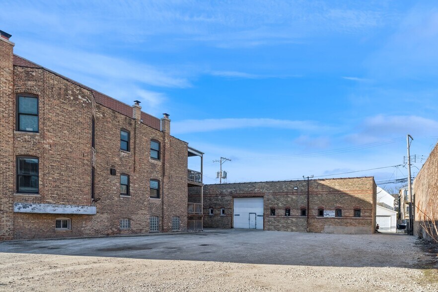 More Photos Of 2732 W Belmont Ave, Chicago Multifamily For Sale