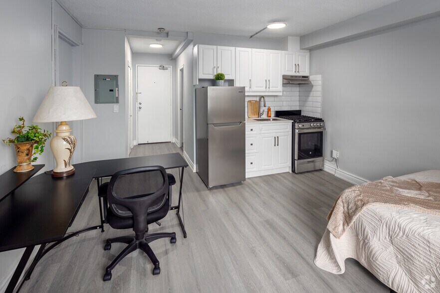 More Photos Of 186 King St, London Apartments For Lease