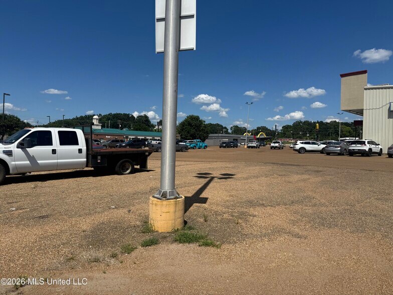 More Photos Of 1405 Kmart Plaza Dr, Yazoo City Movie Theatre For Sale