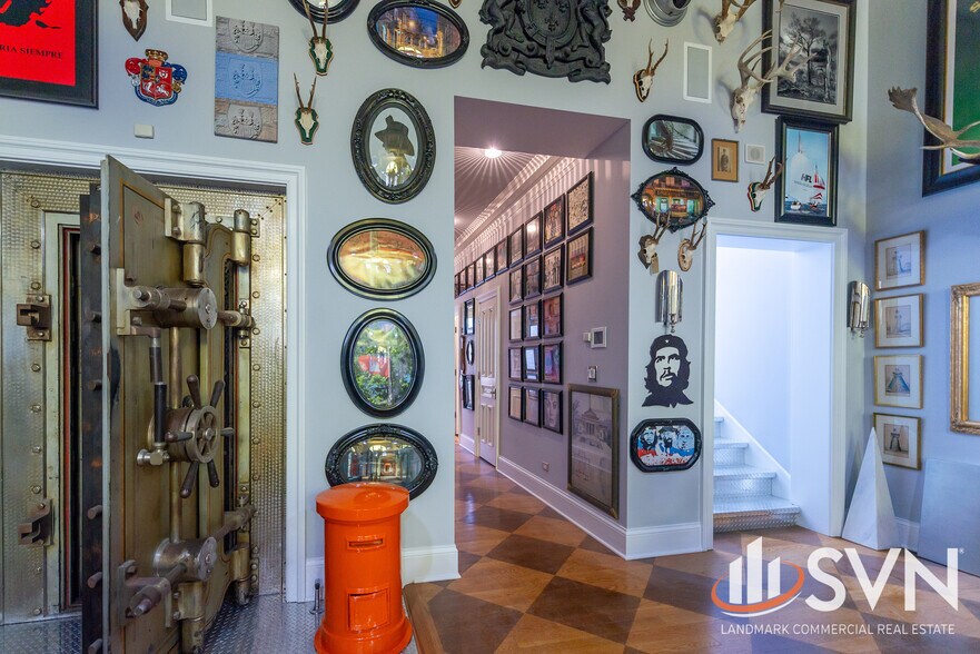 More Photos Of 118 W Main St, West Dundee Bank For Sale