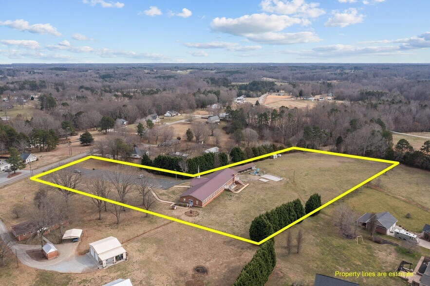 More Photos Of 188 Wiggins Rd, Mooresville Specialty For Sale