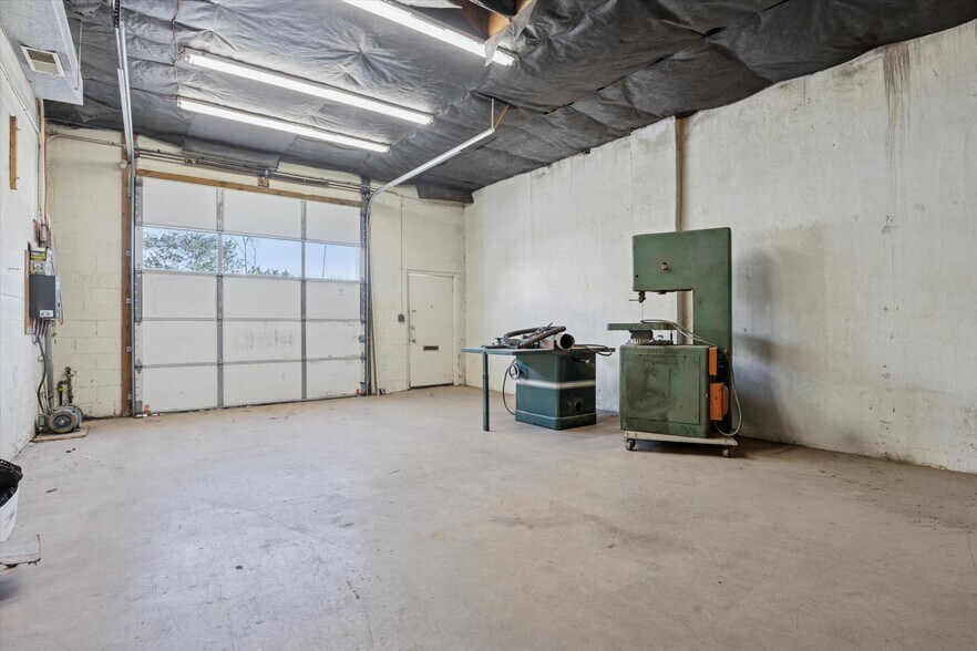 More Photos Of 101 Hawley St, Wilmington Warehouse For Lease