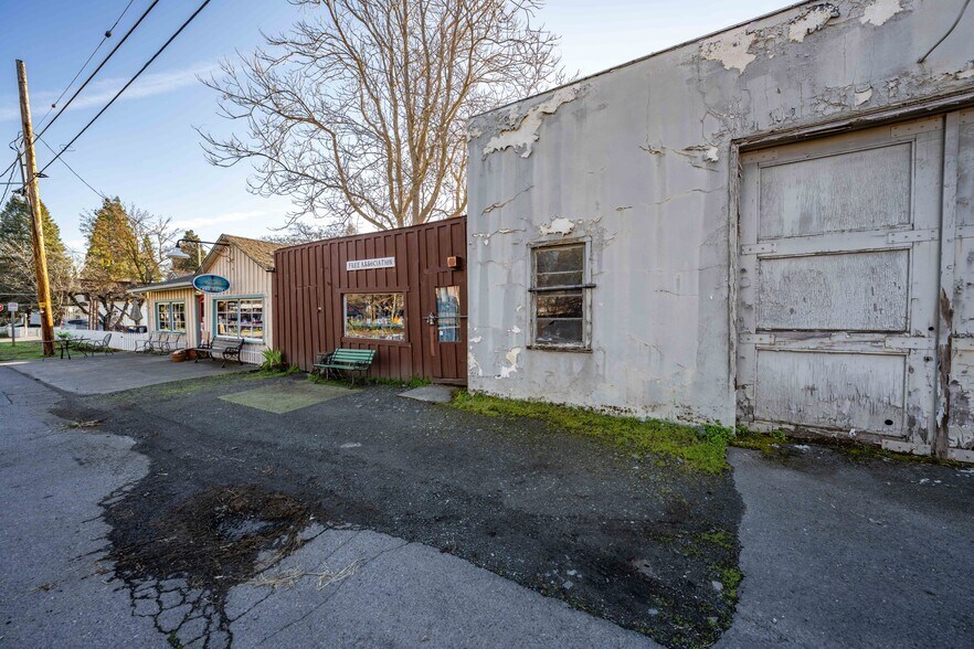 More Photos Of 205 E California St, Jacksonville General Retail For Sale