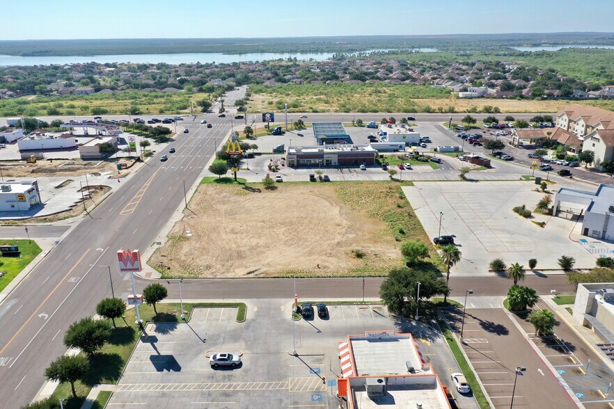 More Photos Of 2511 Jacaman, Laredo Storefront For Lease