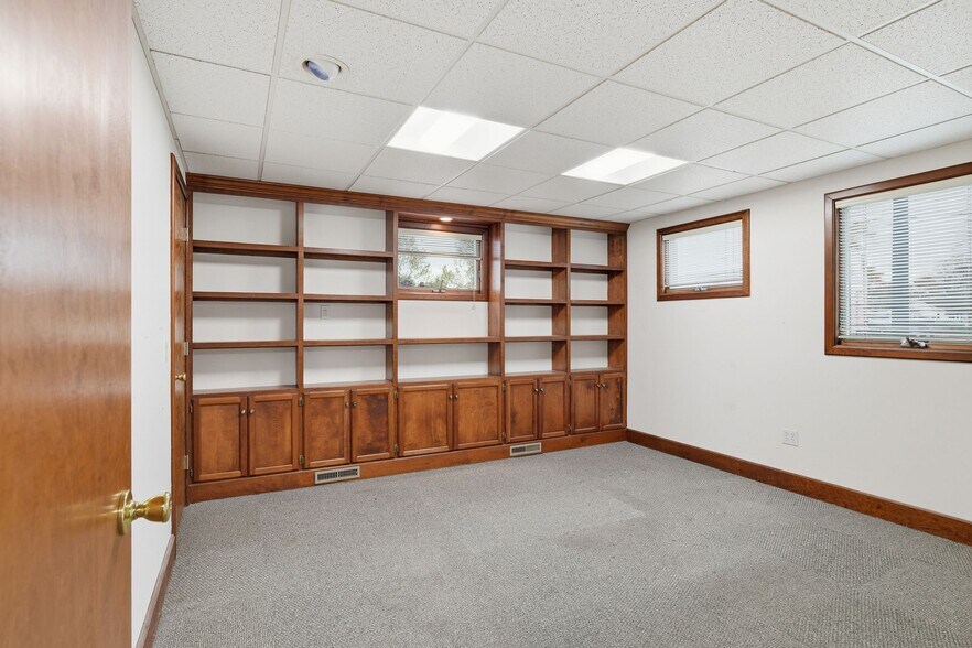 More Photos Of 641 Grattan St, Chicopee Office For Lease
