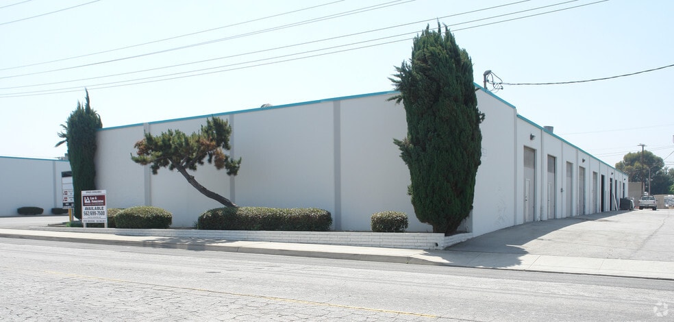 More Photos Of 802-852 E Edna Pl, Covina Warehouse For Lease