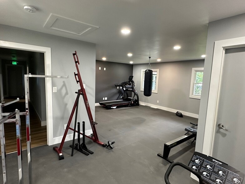 More Photos Of 711 N 1st St, Dekalb Office For Lease