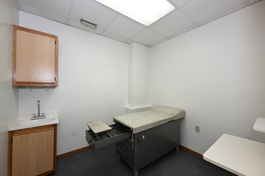 More Photos Of 6942 State Route 44, Ravenna Medical For Sale