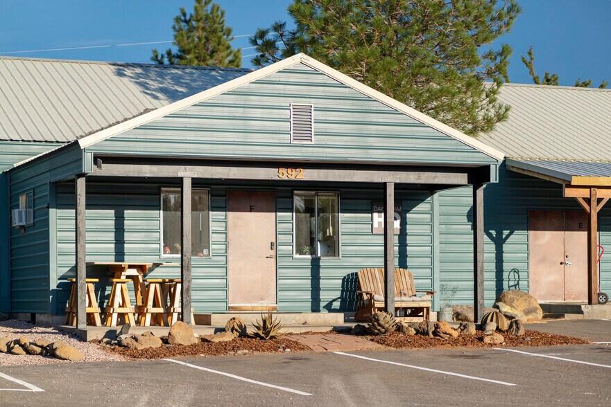 More Photos Of 592 N Sisters Park Ct, Sisters Flex For Sale