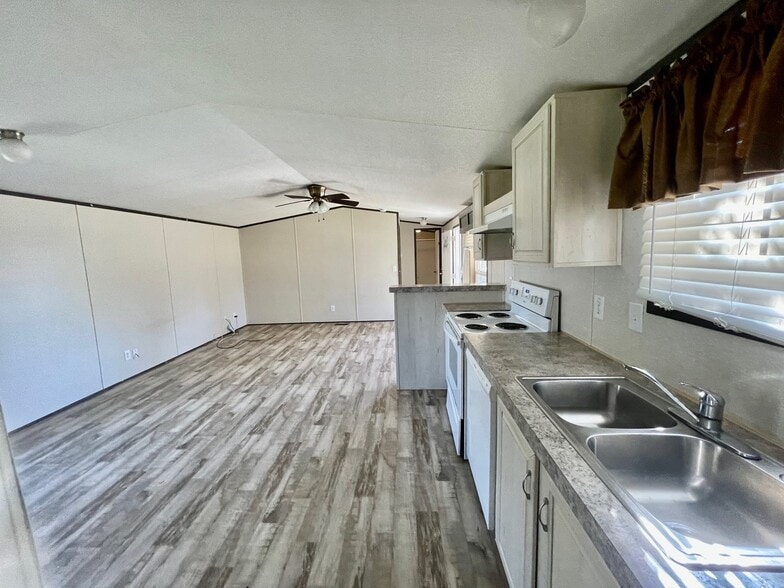 More Photos Of 1524 16th St, Rockport Manufactured Housing Mobile Home Park For Sale