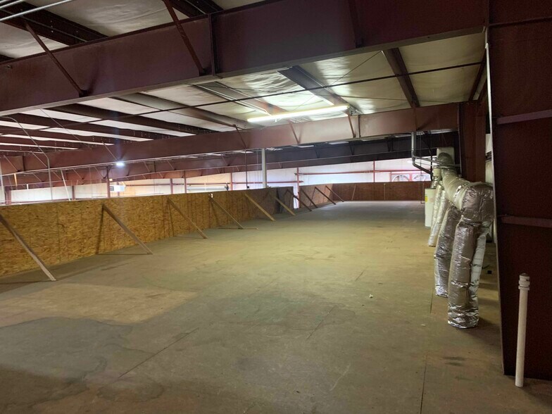 More Photos Of 3046 Matlock Dr NW, Kennesaw Warehouse For Lease