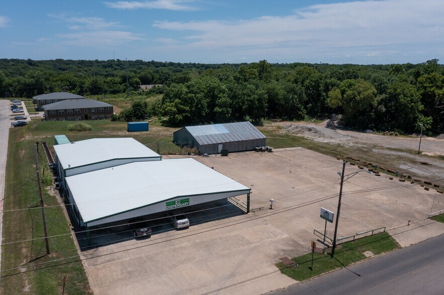 More Photos Of 1210 N 1st Ave, Durant Warehouse For Sale