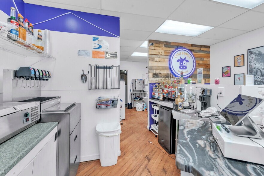 More Photos Of 118 E Main St, Albion Flex For Sale