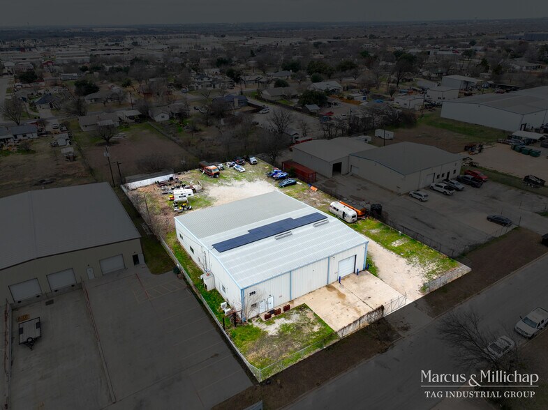 More Photos Of 209 Tradesmen Dr, Hutto Warehouse For Sale