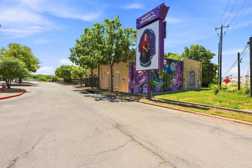 More Photos Of 11055 N IH-35, Austin Storefront For Lease